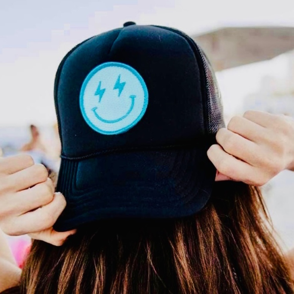 Black smiley trucker hat